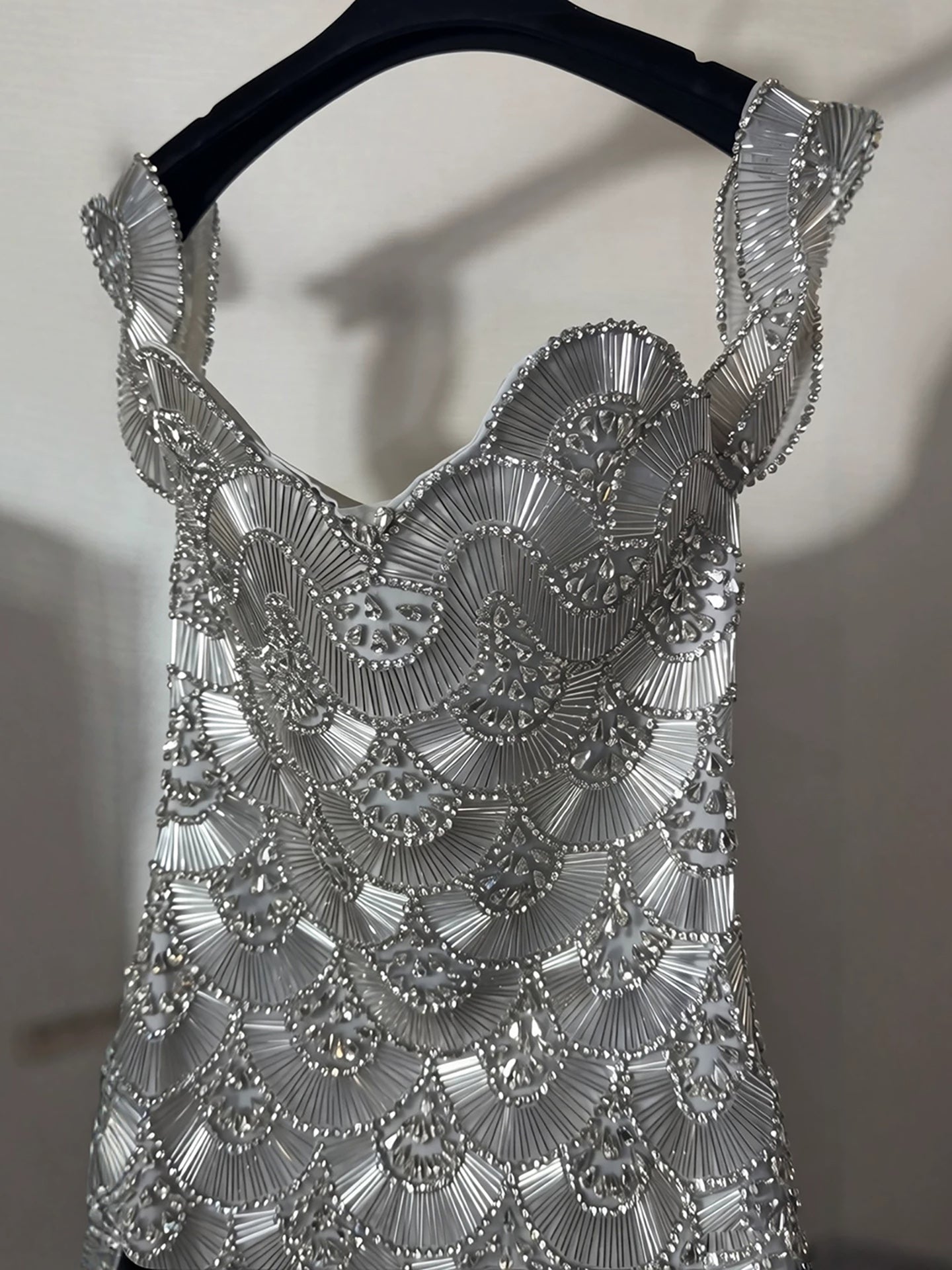 Luxury Gold Sweetheart Scalloped Crystal Beaded Mini After Party Dress LA73748E