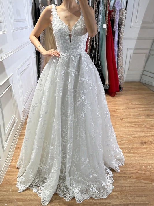 Luxury White Lace V-Neck Low Back Appliques A-Line Wedding Dress HA2541