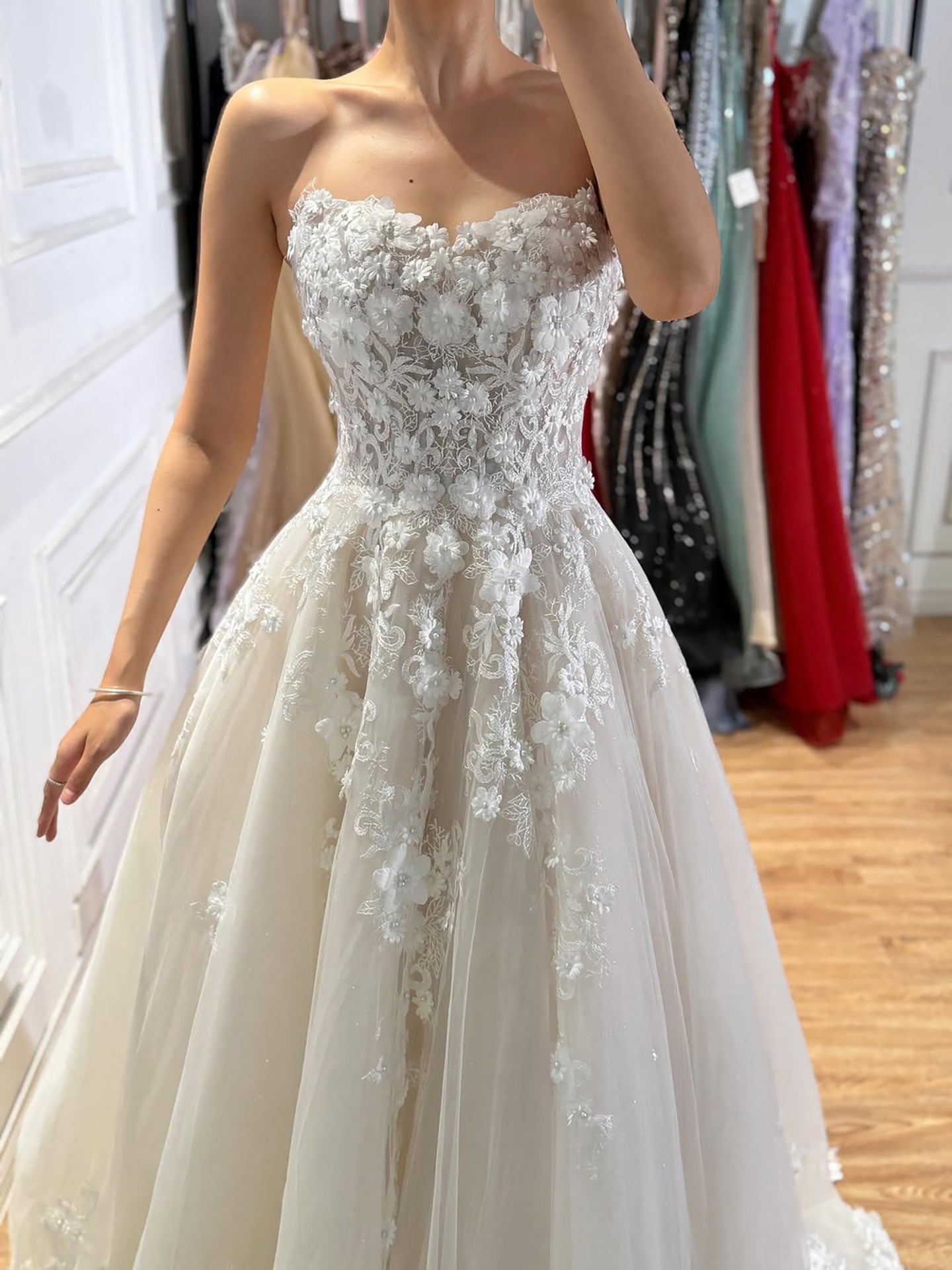 Luxury White Lace Strapless 3D Floral Pearl A-Line Wedding Dress HA2542